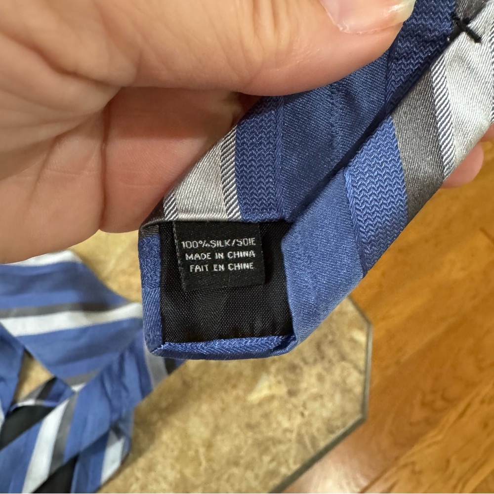 Kenneth Cole Reaction Silk Tie Blue Gray Grey Striped Office Business Casual - Picture 3 of 3
